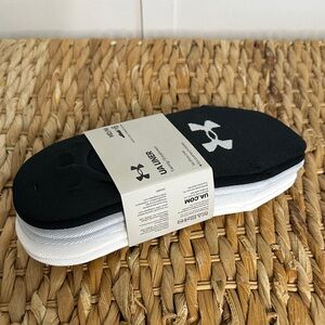 Under Armour women’s Black and White Athletic Socks